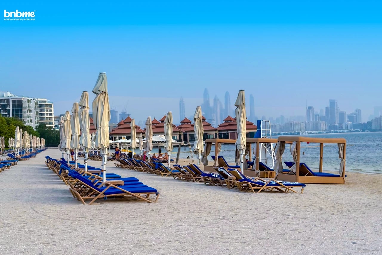 Sea View Apartment in Palm Jumeirah with Private Beach Access