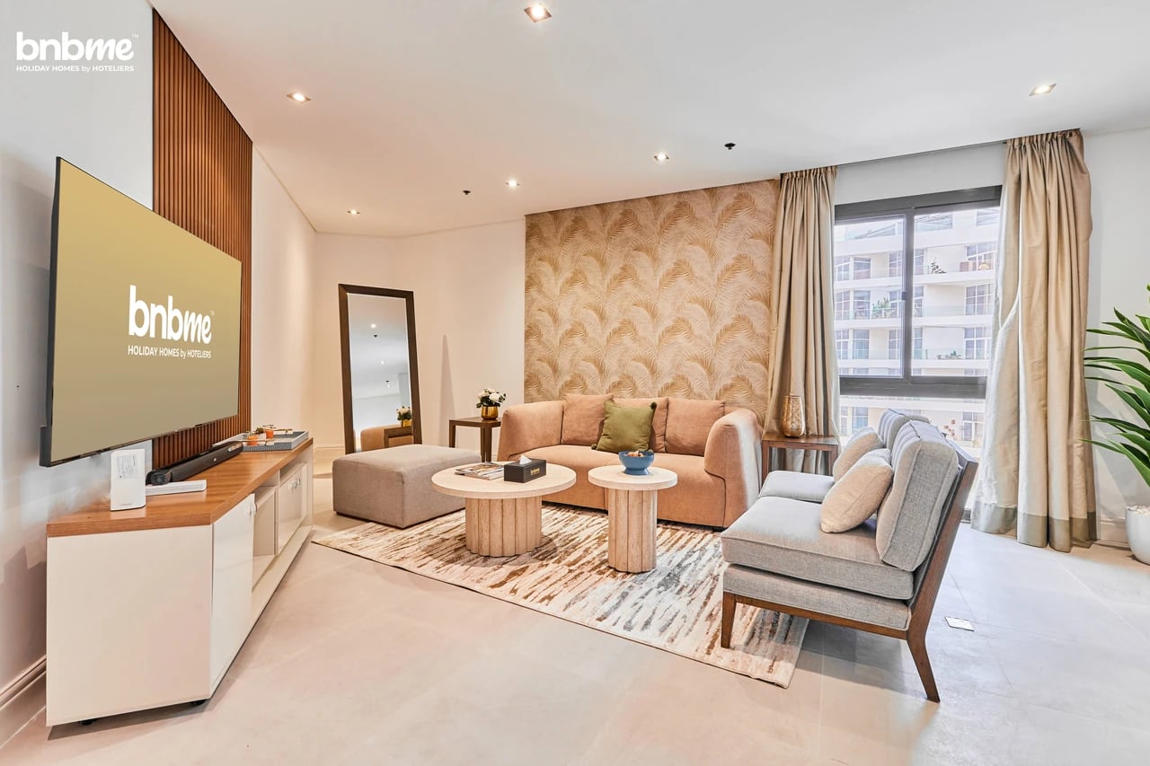 Sea View Apartment in Palm Jumeirah with Private Beach Access