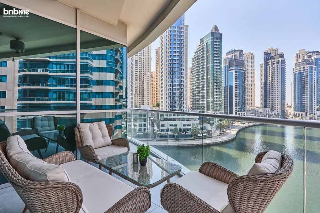 Spacious 3BR with Canal View & Pool | Dubai Marina